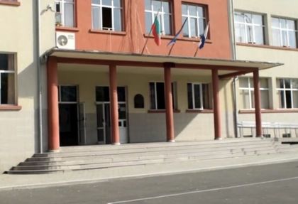 Евакуираха 700 ученици за 3 мин. от бургаско училище (ВИДЕО)