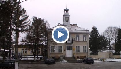 Настоятелството на закритото училище в Писанец дава стипендии на деца