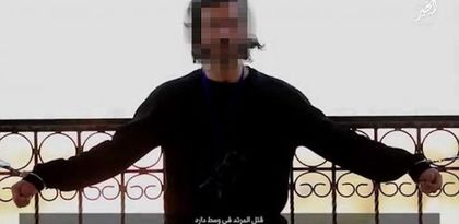 Нови шокиращи кадри показват зверствата на джихадистите от "Ислямска държава" срещу журналисти (СНИМКИ/ВИДЕО 18+)
