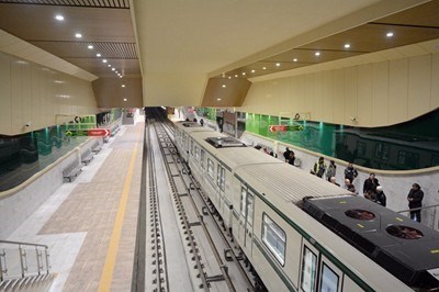 Опит за самоубийство блокира метрото в София
