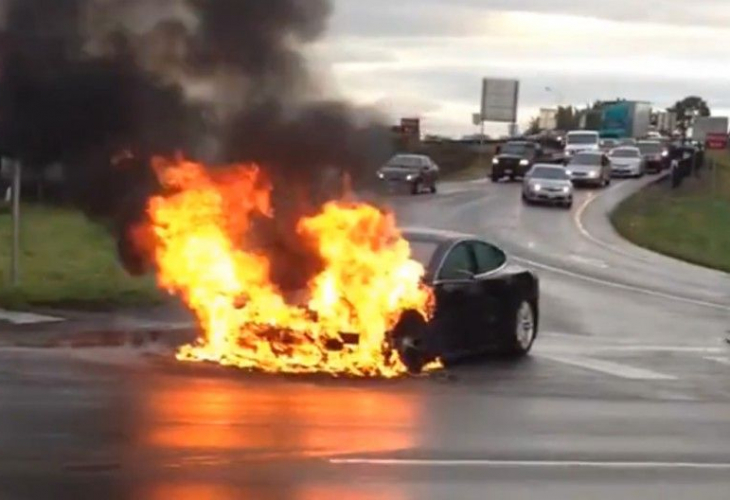 В две нови тежки катастрофи на Tesla шофьорите им загинаха по ужасяващ начин