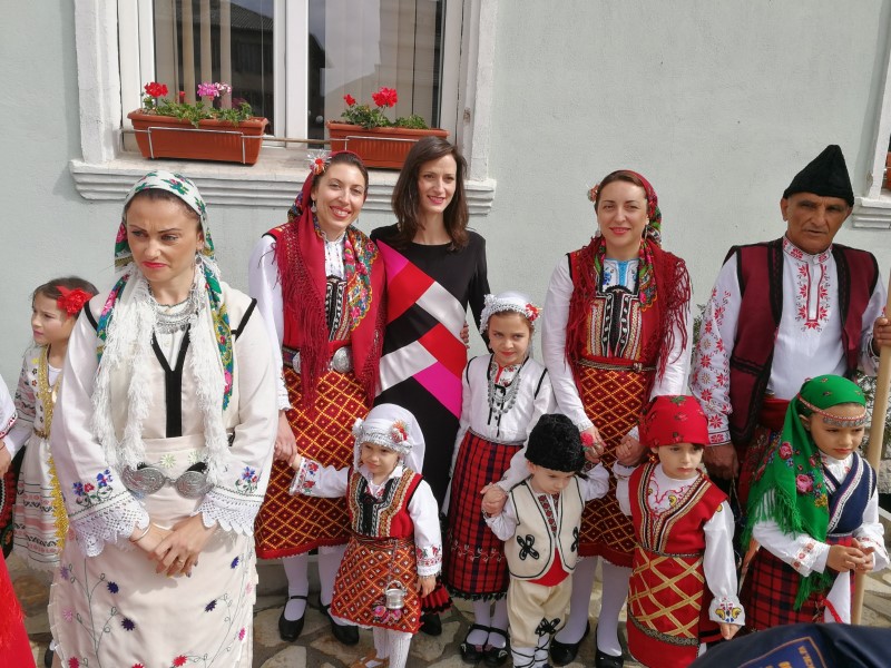 Европейски избори 2019: Мария Габриел, ГЕРБ: Добринище кара сърцата да трептят с багрите на носиите, показвайки ни всичко най-ценно, което имаме като българи – традиции и култура