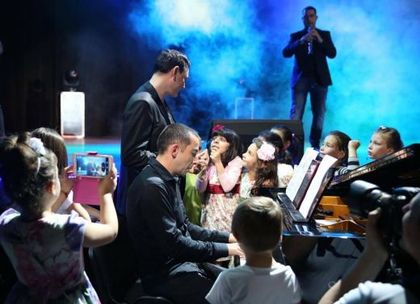 Ваня Червенкова купи книга на Краси Аврамов за 100 лева