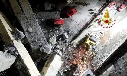 Втора нощ търсиха оцелели под виадукта в Генуа