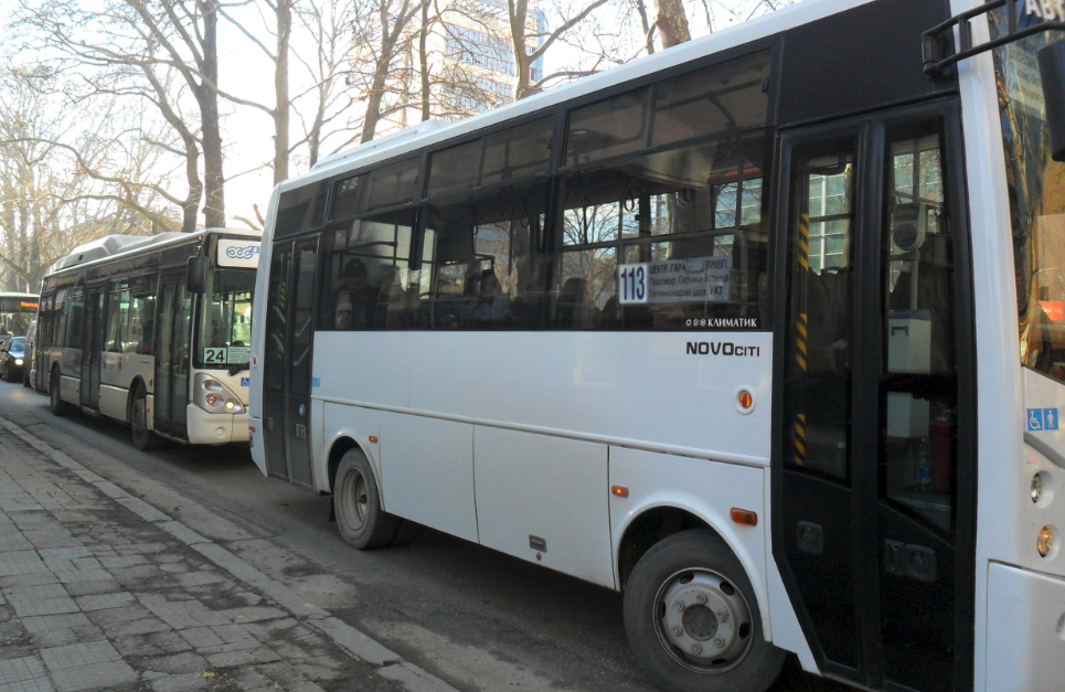 Местят спирката на бул. „Руски” срещу Търговската гимназия с 50 метра на север