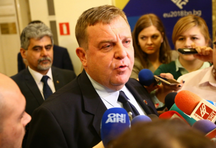 Каракачанов информира шведския военен министър, че ще преговаряме със САЩ за Ф-16