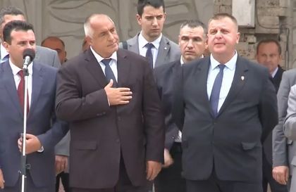 ГОРЕЩА ВИЗИТА! Борисов и Заев с приятелски думи на честванията на Илинденско-Преображенското въстание СНИМКИ)