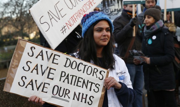 12 000 лекари може да напуснат Острова след Brexit-а