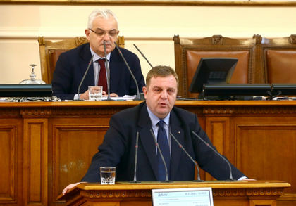 Каракачанов: Състоянието на основното въоръжение и техника е критично
