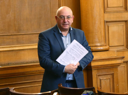 Ревизоро разкри брутални схеми с нелегални горива, маскирани като мляко и вода