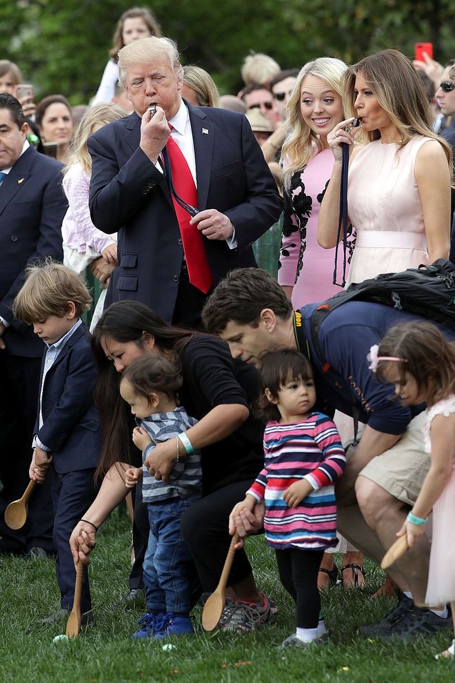 Тръмп вдигна пищно парти за Великден в Белия дом (СНИМКИ)