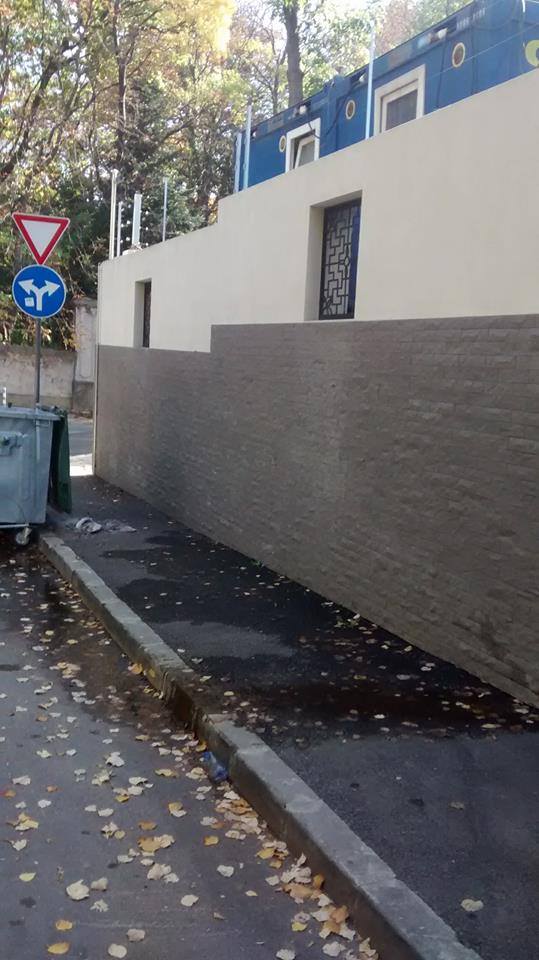Л*йна потекоха от посолството на Китай в столицата (СНИМКА)