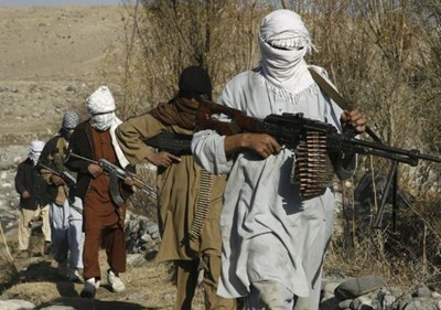 Талибани убиха най-малко 22 полицаи при атака на 15 полицейски поста в Афганистан