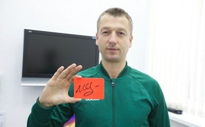 Рефер подари червен картон на Хълк
