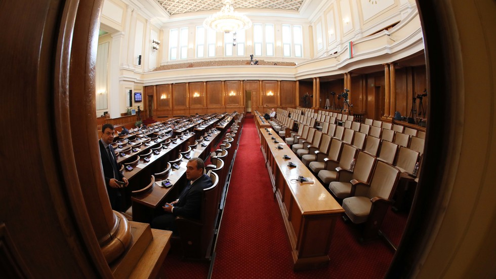 Депутатите гласуват промени в Изборния кодекс