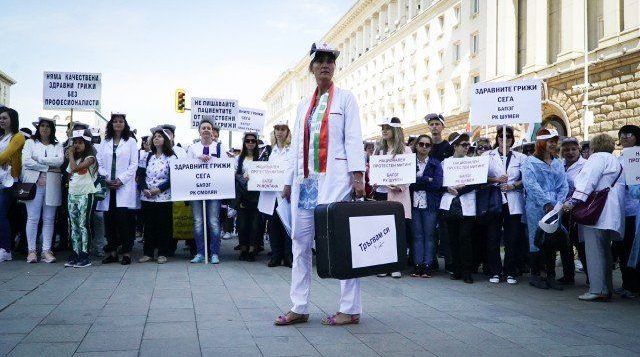 Медицински сестри на протест в Хасково