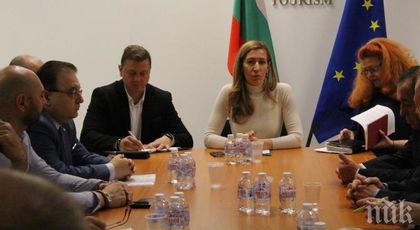 Ангелкова се похвали: През 2018 г. имало повече туристи и приходи
