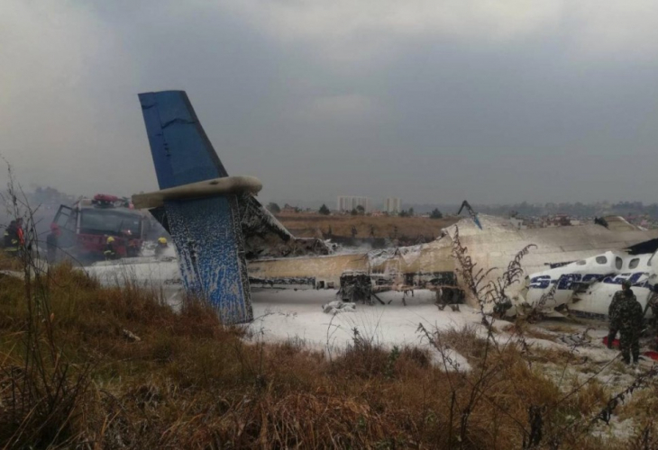 В Катманду е страшно! Увеличава се броят на жертвите при самолетната катастрофа