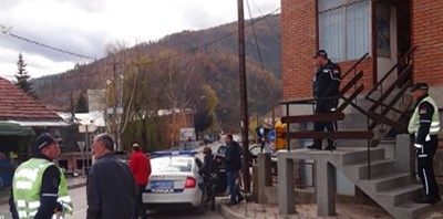 Българските лекари, задържани в Босилеград, вече са в България