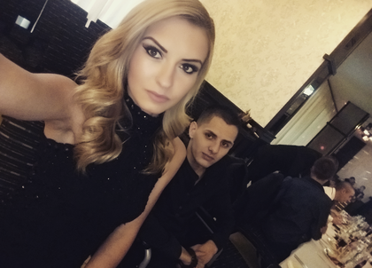ТРОГАТЕЛНО! Мис Враца бе дама на абитуриент в инвалидна количка на бала му (СНИМКИ)