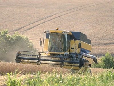 Бебе със счупен череп и още 4-ма ранени при удар на лека кола в комбайн