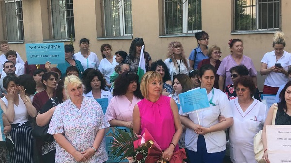 Омбудсманът Мая Манолова пред медицинските специалисти във Видин: Възхищавам се на вашата сила и смелост