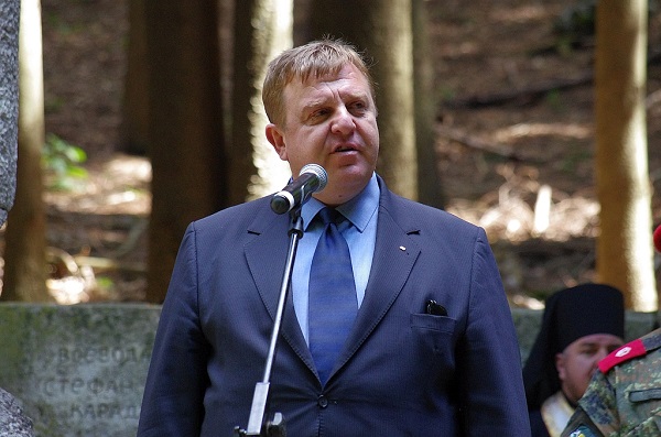Каракачанов: Идеята ни е до тази година да имаме сключен договор за нов боен самолет