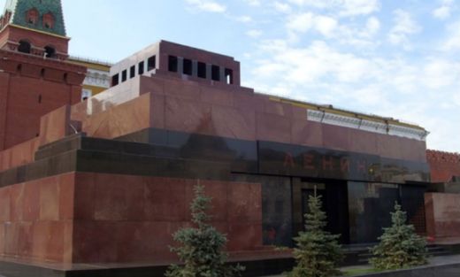 Оскверниха мавзолея на Ленин