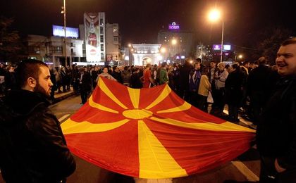 ТОТАЛНА КРИЗА В МАКЕДОНИЯ! Заев и албанците отсвириха президента Иванов!