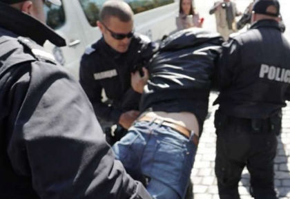 Извънредна ситуация в София: Протестиращи опитаха да нахлуят в Столична община! (СНИМКИ/ВИДЕО)
