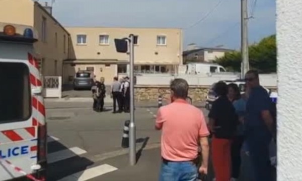 Нападателят, който стреля пред джамия във Франция се е самоубил