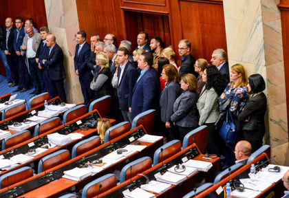 Демократическата фракция на ВМРО-ДПМНЕ в Македония нападна жестоко ръководството и поиска чистка в партията
