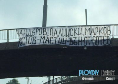 Плакат срещу Чандъров, Палийски, Костов и Марков на Бетонния! Феновете на Ботев: Това е провокация!!!