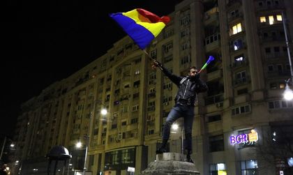 Протестите в Румъния не спират: Хиляди пак на улицата