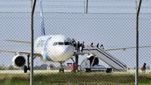 Задържаният похитител на самолета на EgyptAir искал среща с представители на ЕС