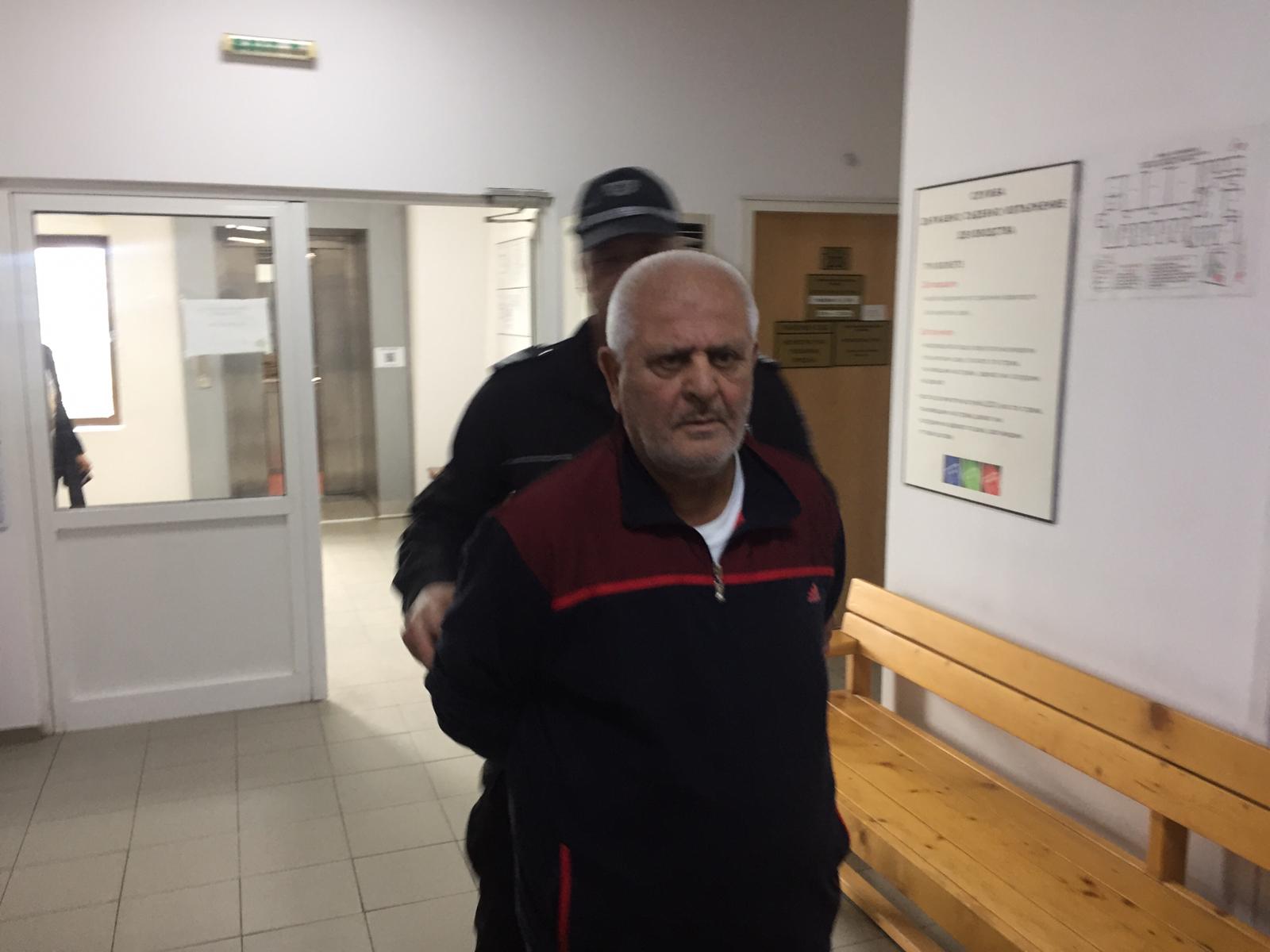 Това е 73-годишният кондуктор Мехмед, блудствал с 13-годишно момиче в автобус в Пловдив