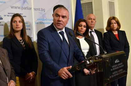 Цацаров иска имунитета на Марешки, изнудвал аптеки