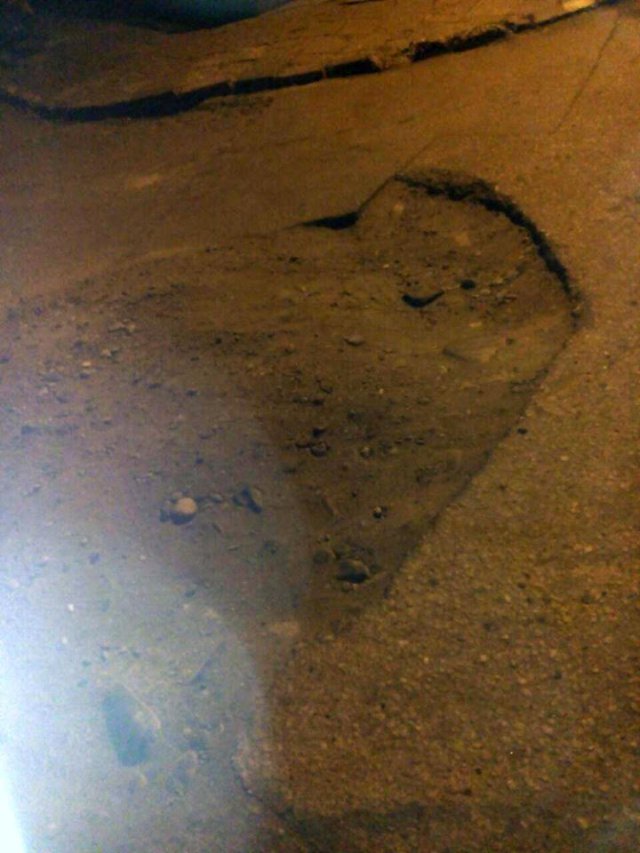 В Асеновград пощуряха с акция: Снимай най-опасната дупка!