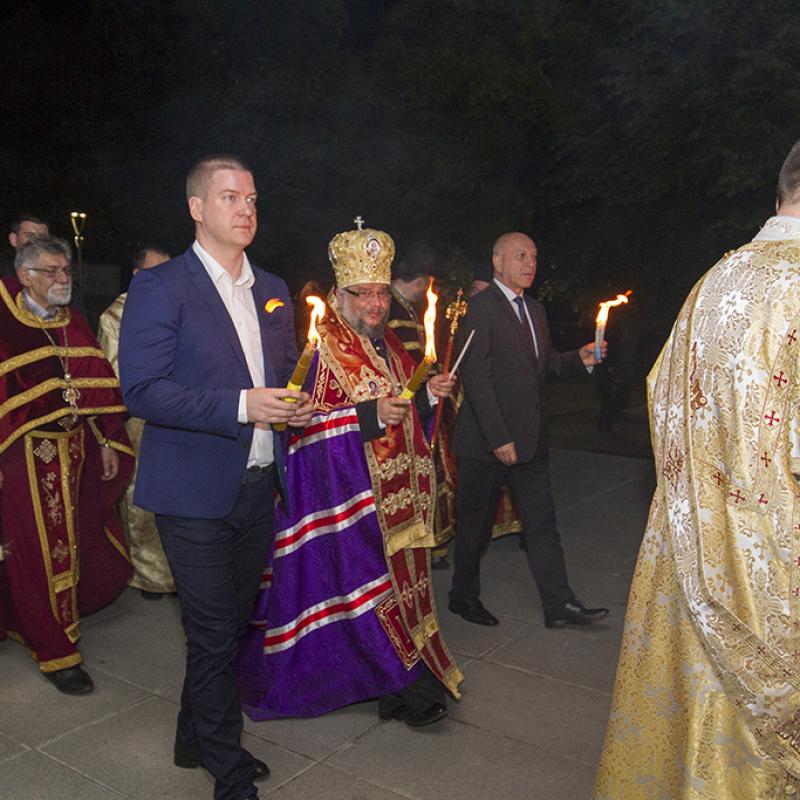 Стара Загора: Благодатният огън озари града
