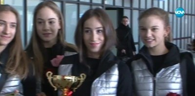 ВИДЕО: Златните ни момичета се прибраха след триумфа в Ташкент