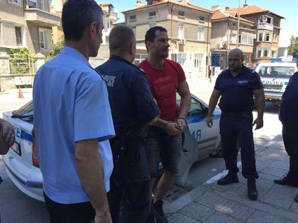 Протестиращи бранят Перата от закона