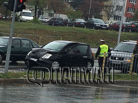 Извънредно! Сливенска брюнетка се заби в Опел в жк „Меден рудник“, двама са в болница