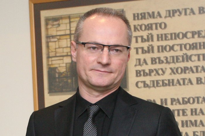 РУНД ПОРЕДЕН! Искат отстраняването на Лозан Панов от шефския пост във ВКС
