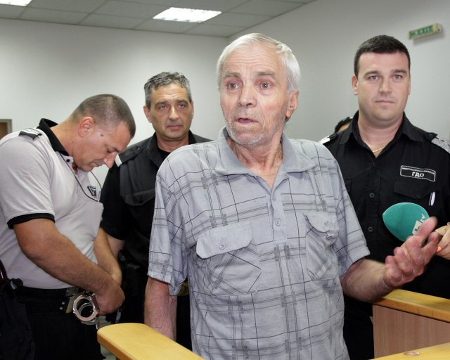 Темида подхваща бай Симо, свил пистолета на самоубиеца в Лаута