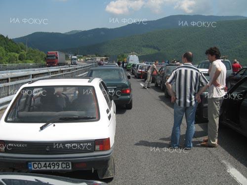 София: Около 3 км е дължината на колоната от автомобили на автомагистрала „Хемус“ в района на тунел „Витиня“
