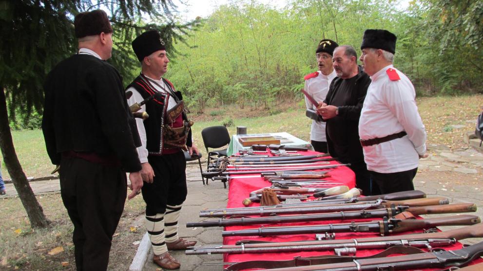 Наследници пазят светиня, дар от Васил Левски (СНИМКИ)