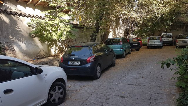 Паркираме без пари в центъра на Пловдив СНИМКИ