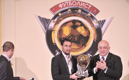 Ивелин Попов дарява футболни топки на школи на 14 февруари