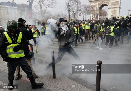 AFP: Около 31 хиляди протестират в цяла Франция, над 700 са задържани