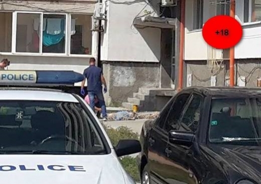 Извънредно! Мъж полетя от блок в Бургас, размаза се пред детска площадка ! (СНИМКИ 18+)